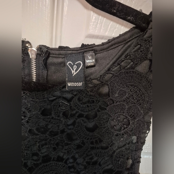 Windsor Elegant Black Floral Lace Dress - Picture 2 of 4